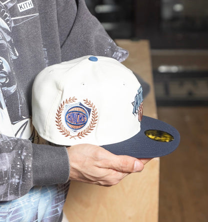 PRE-ORDER! New York Knicks Wreath Logo Chrome White/Navy 59Fifty New Era